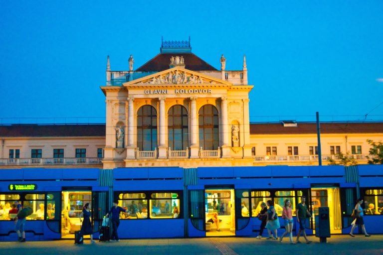 Glavni kolodvor - Zagreb's Main Railway Station Glavni kolodvor - Zagreb's Main Railway Station
